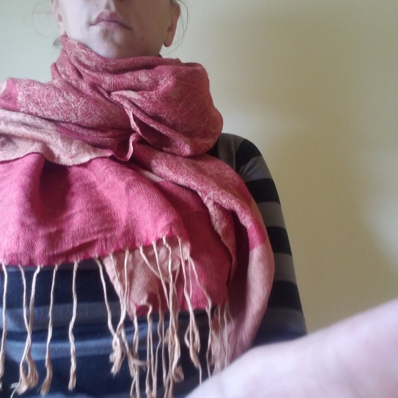 Pashmina Scarces, Green and Red - Picture 6 of 6